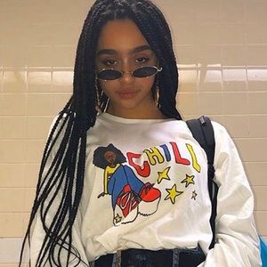 super cute chill long sleeve top, 80s & 90s vibes.